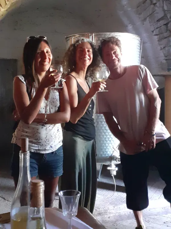 Dégustation de vins en cours au P'tit Paradis